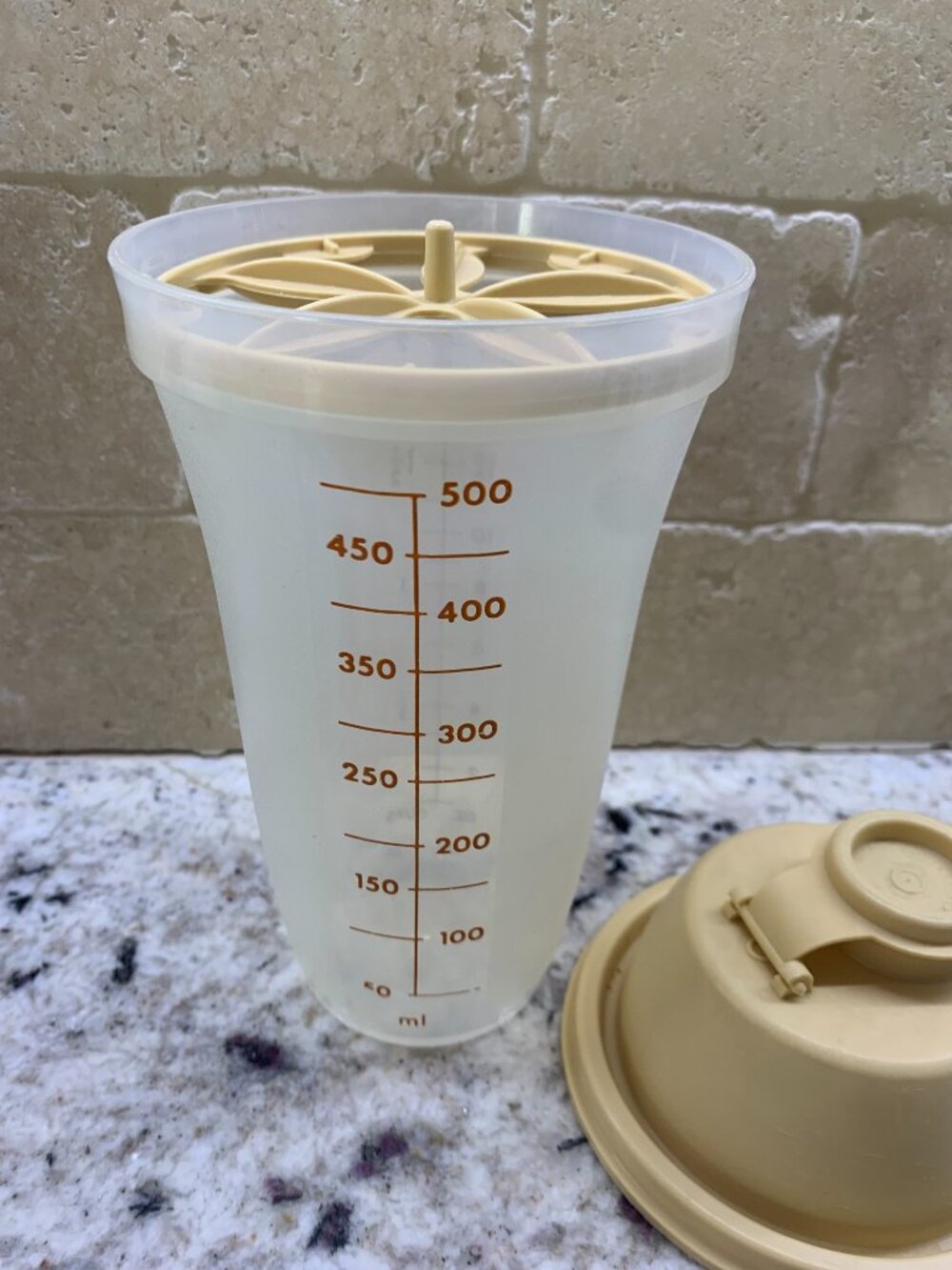 Tupperware Quick Shake Shaker Container 16oz. Blender Mixer Pour 3pc. 844-28 - Picture 3 of 7